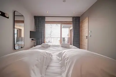 Image de Wifi, pied des pistes de ski, piscine, sauna, hammam, balcon, télévision, casier à ski, 87m², Tignes