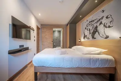 Image de Wifi, centre station, piscine, sauna, hammam, balcon, parking, télévision, casier à ski, 97m²