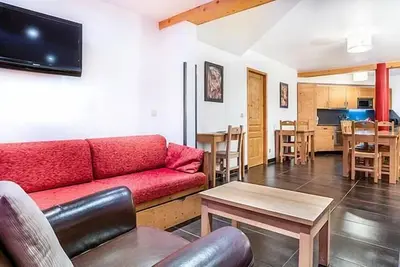 Image de Wifi, pied des pistes de ski, 1er étage, terrasse, télévision, casier à ski, 114m², Tignes