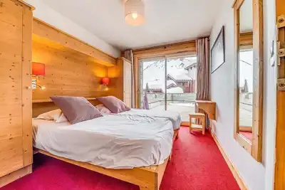 Image de Wifi, 1er étage, terrasse, parking, télévision, casier à ski, 72m², Tignes