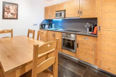 Image de Wifi, pied des pistes de ski, 2ème étage, terrasse, télévision, casier à ski, 62m², Tignes