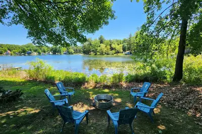 Image de Cottage on Little Blue Lake with Hot Tub!