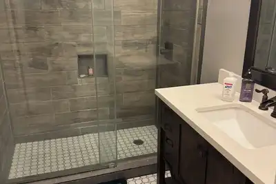 Image de Cozy Ranch Style home with sun porch, above ground pool with fenced yard