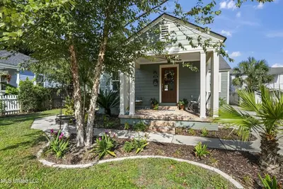 Image de Charming Coastal Home with Pool, Patio and Walk-to-beach Access
