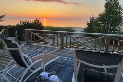 Image de Gorgeous Beach Front Property on Lake Huron!