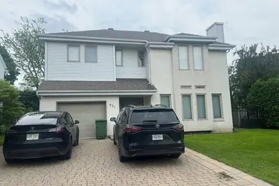 Image de House with 3 floors and pool. Very cozy and chalet like. Near golf course.