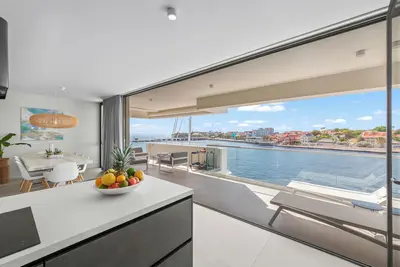 Image de The Wharf 7e city apartment, overlooking Annabay, downtown Willemstad