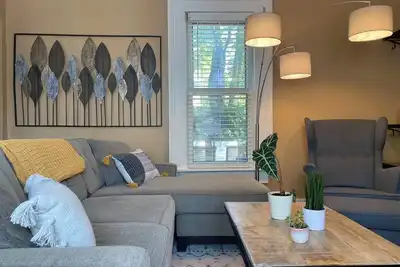 Image de The Cottage | Parking + Private Patio + Fast WiFi