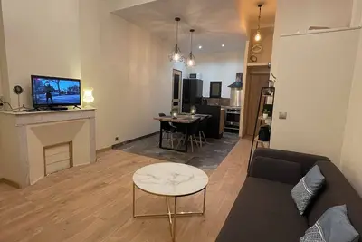 Image de Jolie T3 en Centre-ville Avec 2 Chambres et 2 Salles de Bains Privative