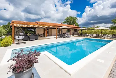 Belle maison de 4 chambres à Labin