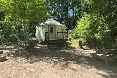 Image de Peaceful Yurt in Waterloo Rec Area. 1. 5 miles from Portage Lake Park/Beach.