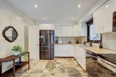 Image de Modern Stylish 5br Home with Gazebo\/Bbq\/Parking