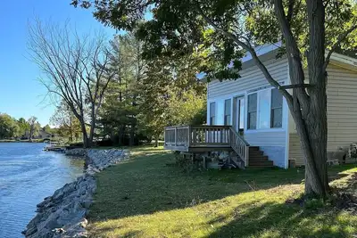 Image de Steps from the Au Sable! Riverview cottage just minutes from Downtown Oscoda