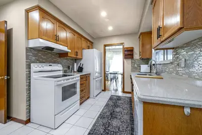 Image de Beautiful Home With Parking & Fenced Yard!