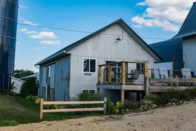 Image de Getaway to the country to enjoy the outdoors and sunset country views.