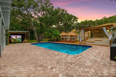 Image de 9br Heated Pool • Hot Tub • Golf Simulator • Games