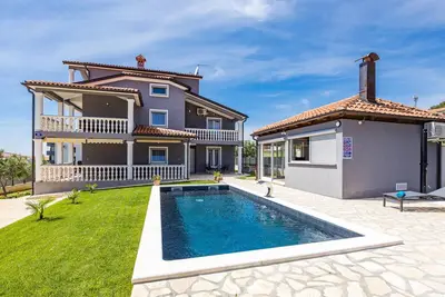 Image de Appartement confortable de 3 chambres à.