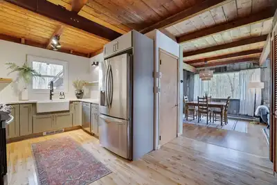 Image de Welcome to the Hazelwood! The most family-friendly cabin in Greentown!