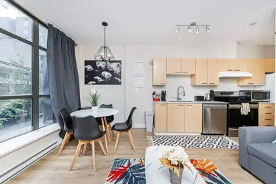 Image de Gorgeous Unit in the Heart of Downtown