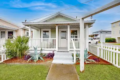 Image de Coastal cottage with short walk to the beach and fishing pier