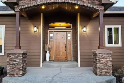 Image de Multifamily 6 bed 3 bath home with fun for everyone!