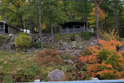 Image de Lakeview cottage on Mazinaw Lake
