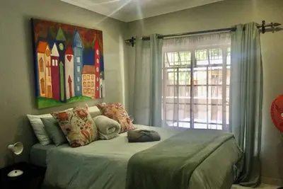 Image de Walking distance to all Antique shops, Restaurants and popular attractions