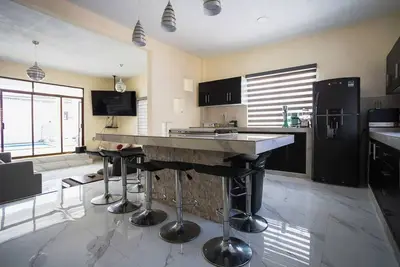 Image de New Family-Friendly Poolside Escape