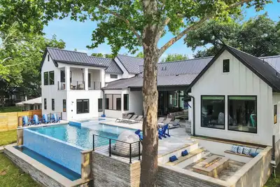 Image de Palm Paradise on Lake Lbj | Concierge Services
