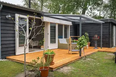 Image de Welcome to Prinsenhof 62, a beautiful holiday home in the serene nature park Prinsenhof, where you will find the peace and relaxation you need.