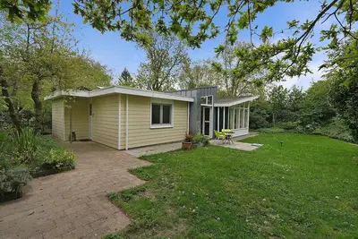 Image de A comfortably furnished holiday home by the sea with a spacious garden and privacy for 6 people.