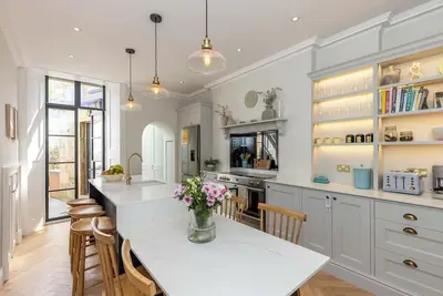 Image de Luxury Victorian townhouse near the centre of Edinburgh