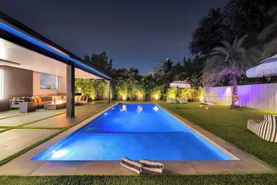 Image de Stylish 5 Bedroom Modern-pool in Miami