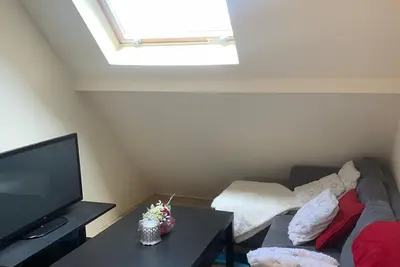 Image de Studio Meublé Avec une Mezzanine Dans une Maison