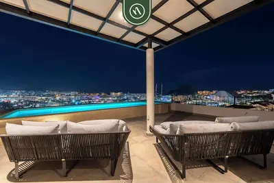 Image de Amazing Studio with Rooftop Pool - 5 min to Marina