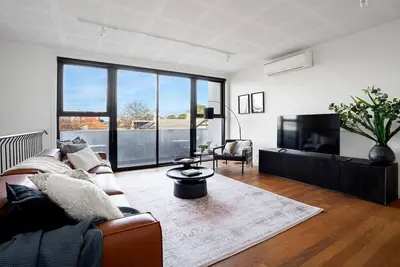 Image de Contemporary 2br Up & Down Townhouse in Brunswick