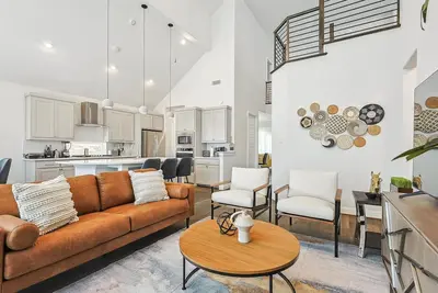 Image de Brand New 5bd, 4ba Luxury Vacation Home w Hot Tub