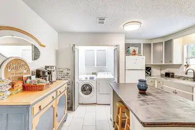 Image de Updated Pensacola Getaway ~ 10 Mi to Beaches!