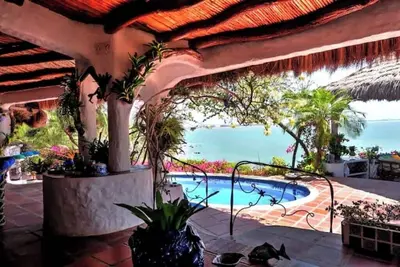 Image de Casa Capuey. Beautiful beachfront property, great view overlooking the pacific.