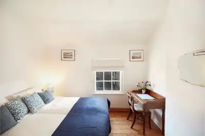 Image de \"Peaceful Places\" 2 bedroom home in town centre | Pass the Keys