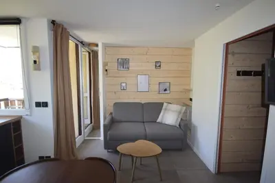 Image de À 30m des remontées, 2ème étage, vue pistes de ski, terrasse, télévision, casier à ski, 19m²
