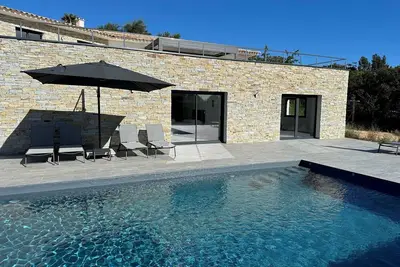 Villa avec piscine à 10 minutes à pied de la splendide plage de Pinarello