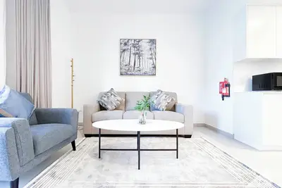 Image de Exclusive One-Bedroom Apartment in Asyel 3