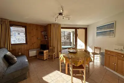 Image de À 50m des pistes de ski, 1er étage, balcon, casier à ski, 48m², Vars