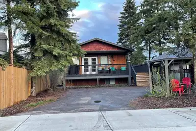 Image de BobcaygeonCottage-Sylvan Lake - Relax and Leave it all behind! 1 block to lake!