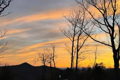 Image de Mtn Views⛰️Dog Friendly🐕 2 King Beds ☕Coffee/Tea Bar 🔥Fire Pit