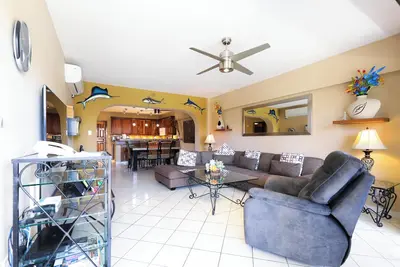 Image de Enjoy Your Vacation In This Delightful Remodeled Condominium!