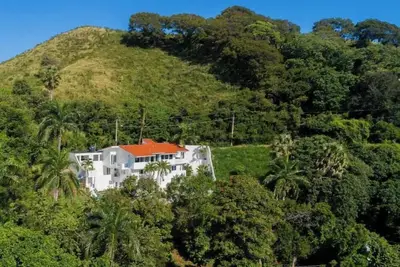 Image de Beautiful duplex Villa - secluded - Pool Table - Epic Views - 10 Min from Beach