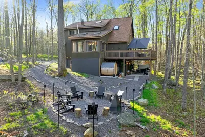 Image de Amenity packed lake getaway w/ sauna hot tub kayaks games bikes griddle Ev more