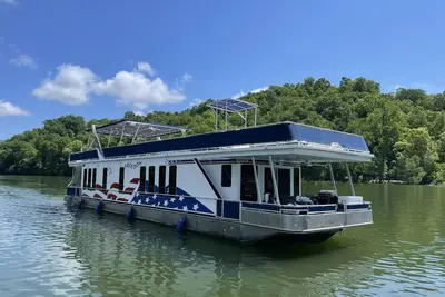 Image de Freedom is your home away from home on the water!